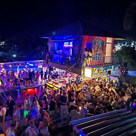 האד רין Wet! A Pool Party Hostel By Wild & Wandering מראה חיצוני תמונה
