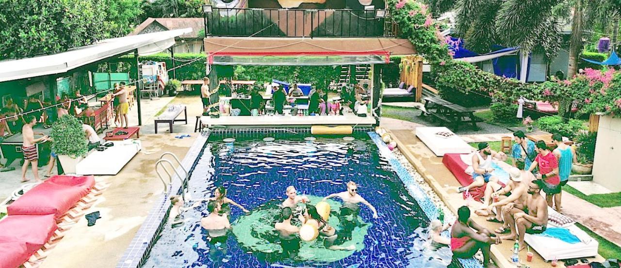 האד רין Wet! A Pool Party Hostel By Wild & Wandering מראה חיצוני תמונה
