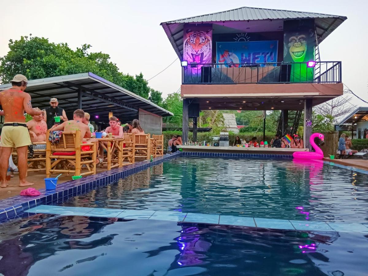 האד רין Wet! A Pool Party Hostel By Wild & Wandering מראה חיצוני תמונה