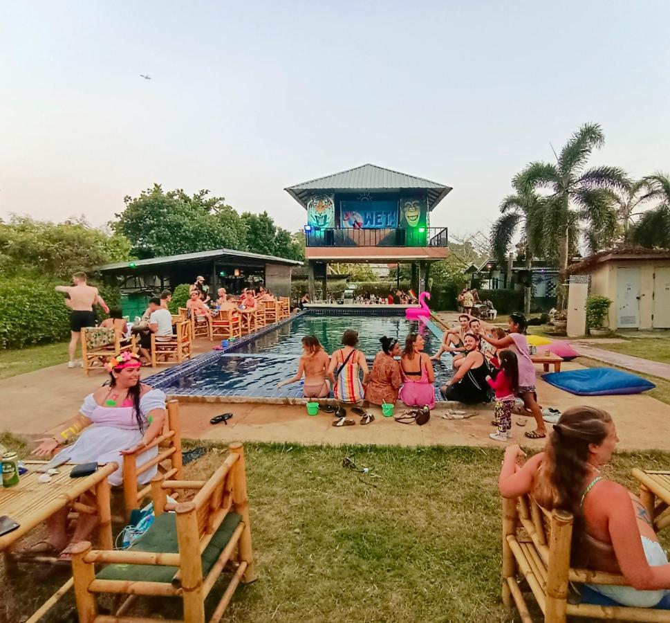 האד רין Wet! A Pool Party Hostel By Wild & Wandering מראה חיצוני תמונה