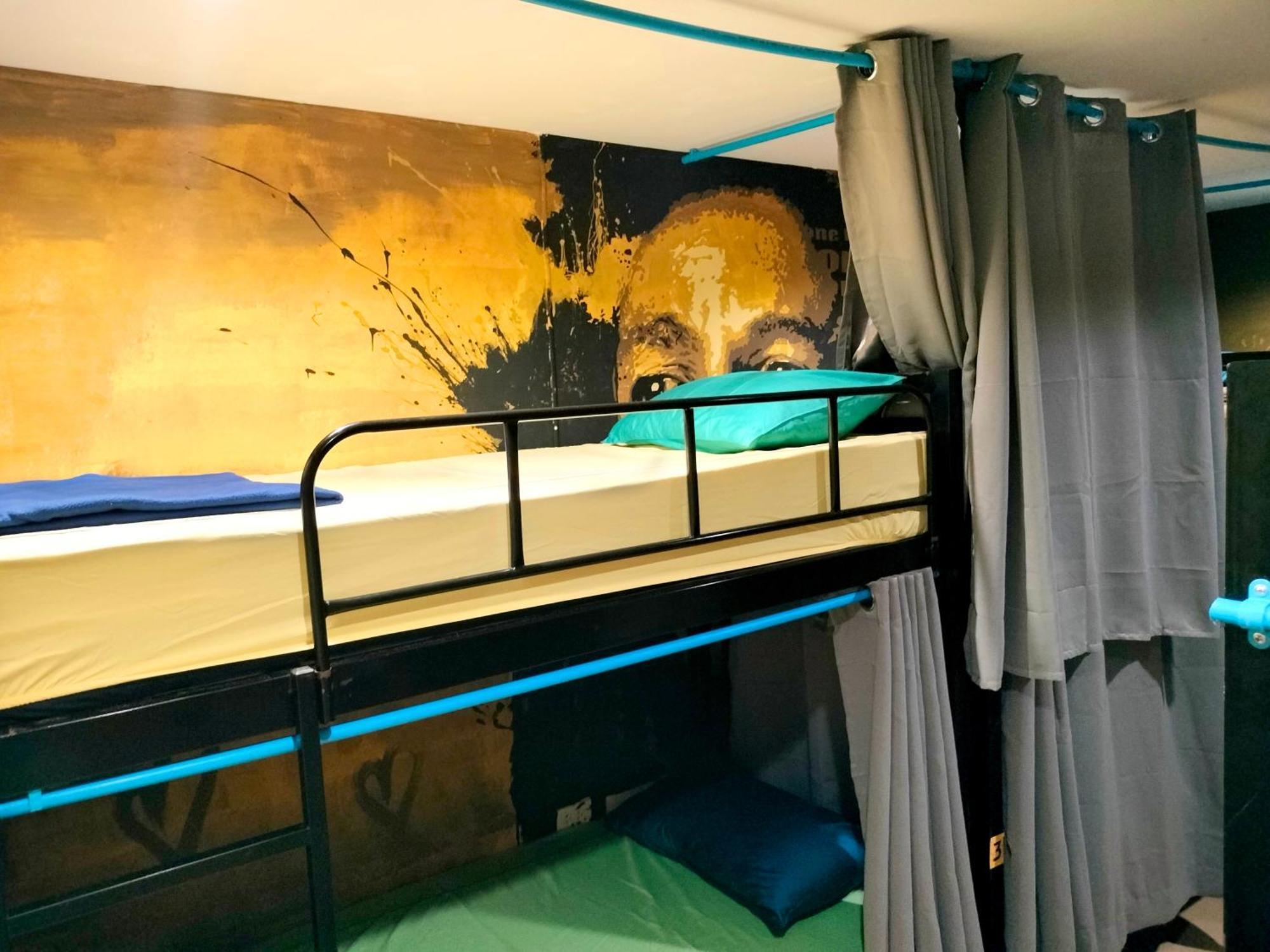 האד רין Wet! A Pool Party Hostel By Wild & Wandering מראה חיצוני תמונה